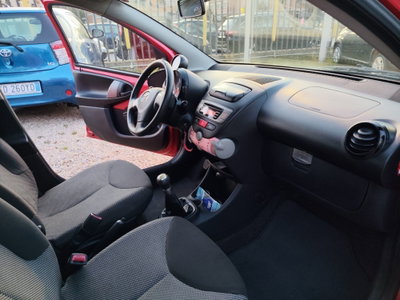Toyota Aygo 1.0 12V VVT-i 5 porte Lounge Connect (6)