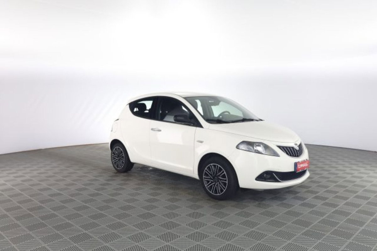 Lancia Ypsilon 1.0 FireFly 5 porte S&S Hybrid Gold Plus (2)