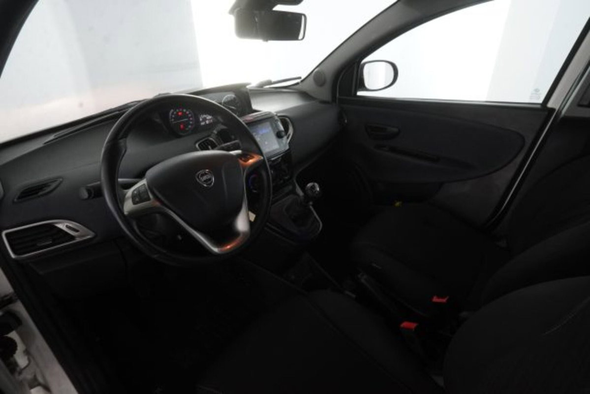 Lancia Ypsilon 1.0 FireFly 5 porte S&S Hybrid Gold Plus (9)