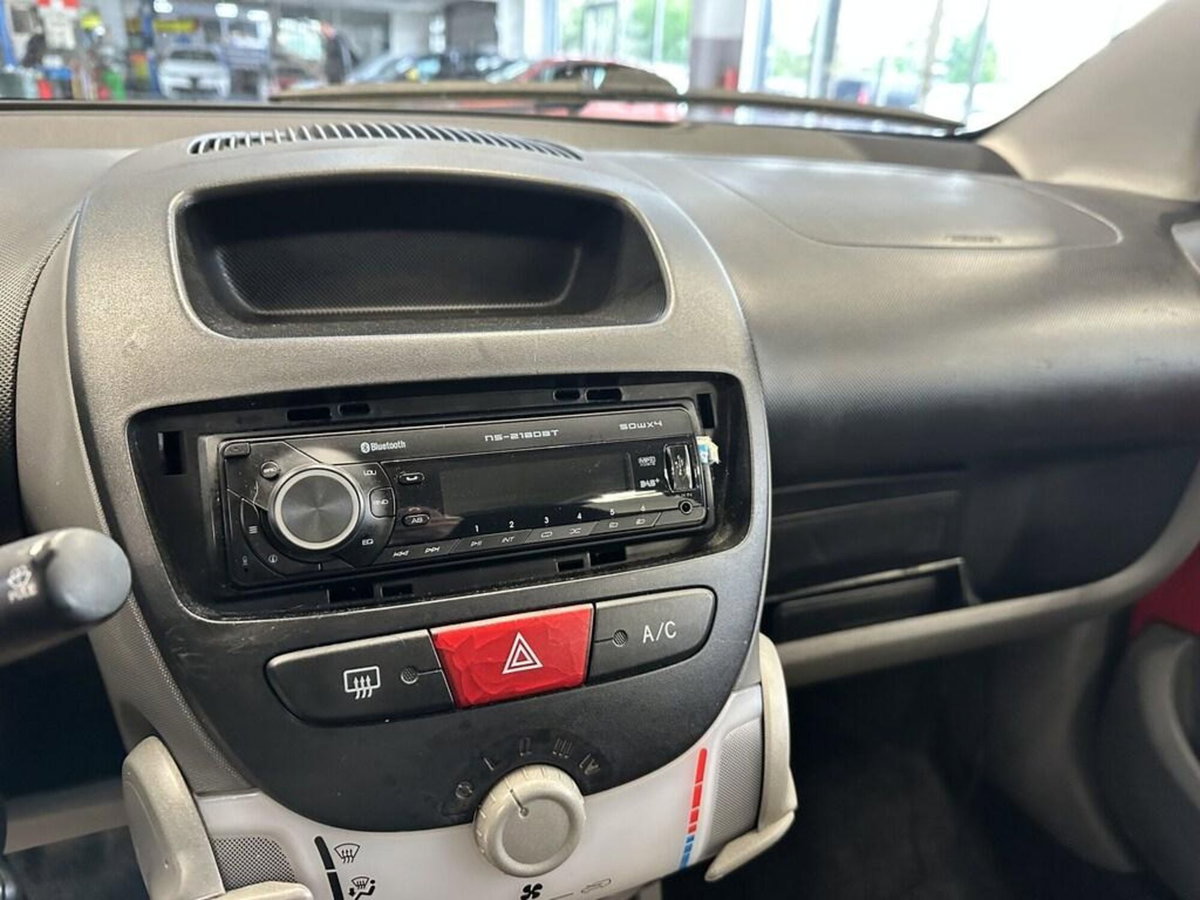 Toyota Aygo 1.0 12V VVT-i 5 porte Sol (9)
