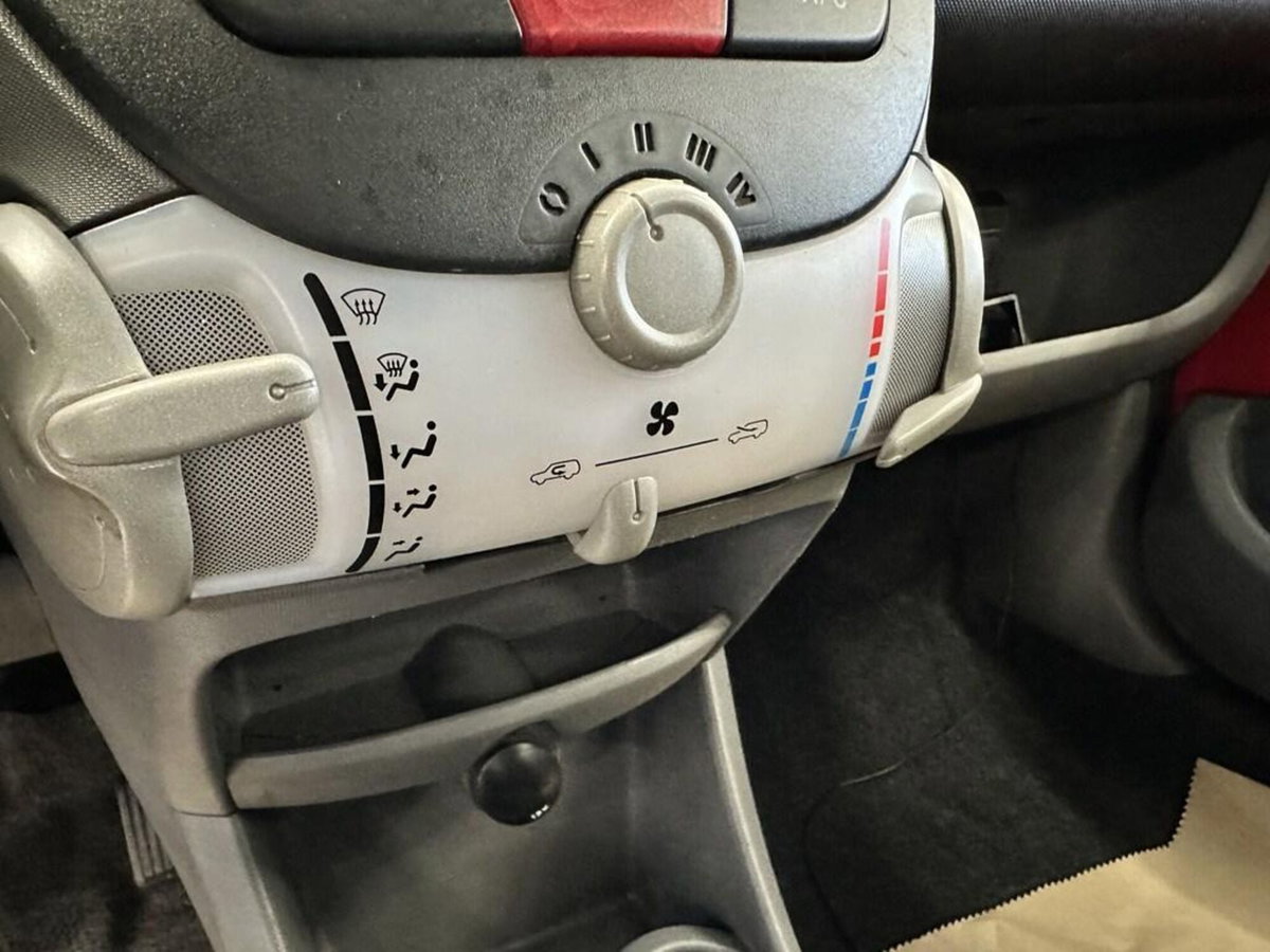Toyota Aygo 1.0 12V VVT-i 5 porte Sol (10)