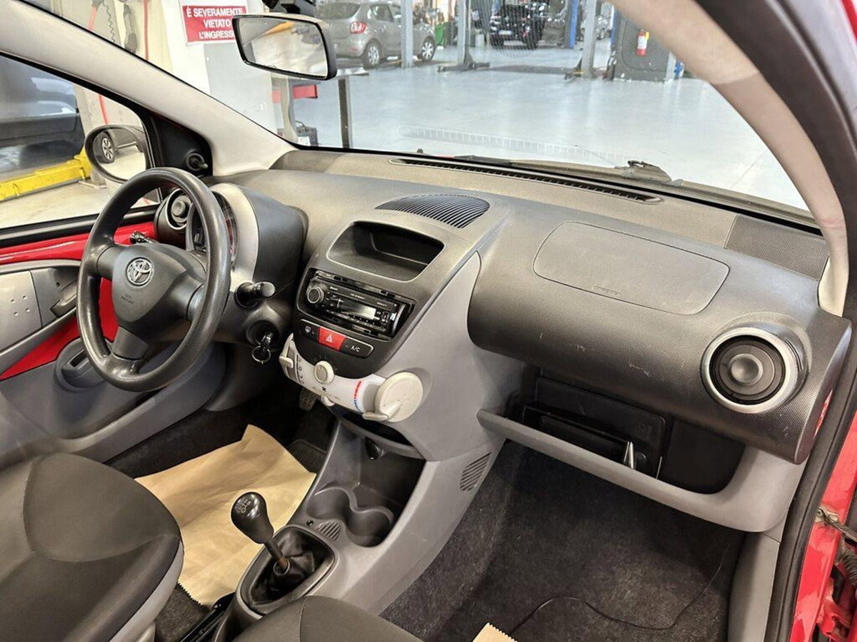 Toyota Aygo 1.0 12V VVT-i 5 porte Sol (12)
