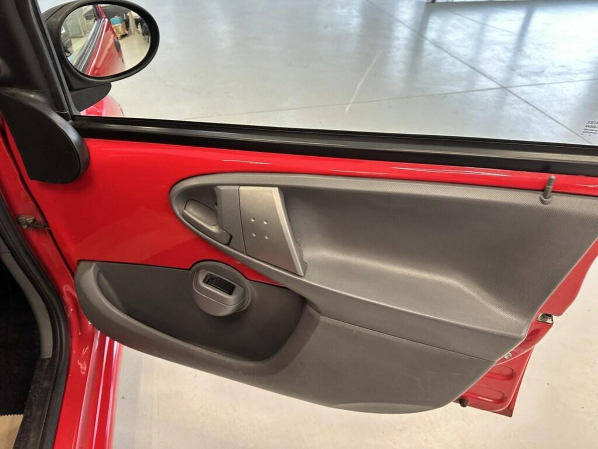 Toyota Aygo 1.0 12V VVT-i 5 porte Sol (13)