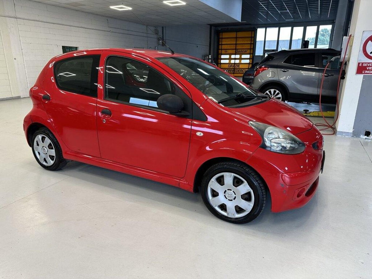 Toyota Aygo 1.0 12V VVT-i 5 porte Sol (2)