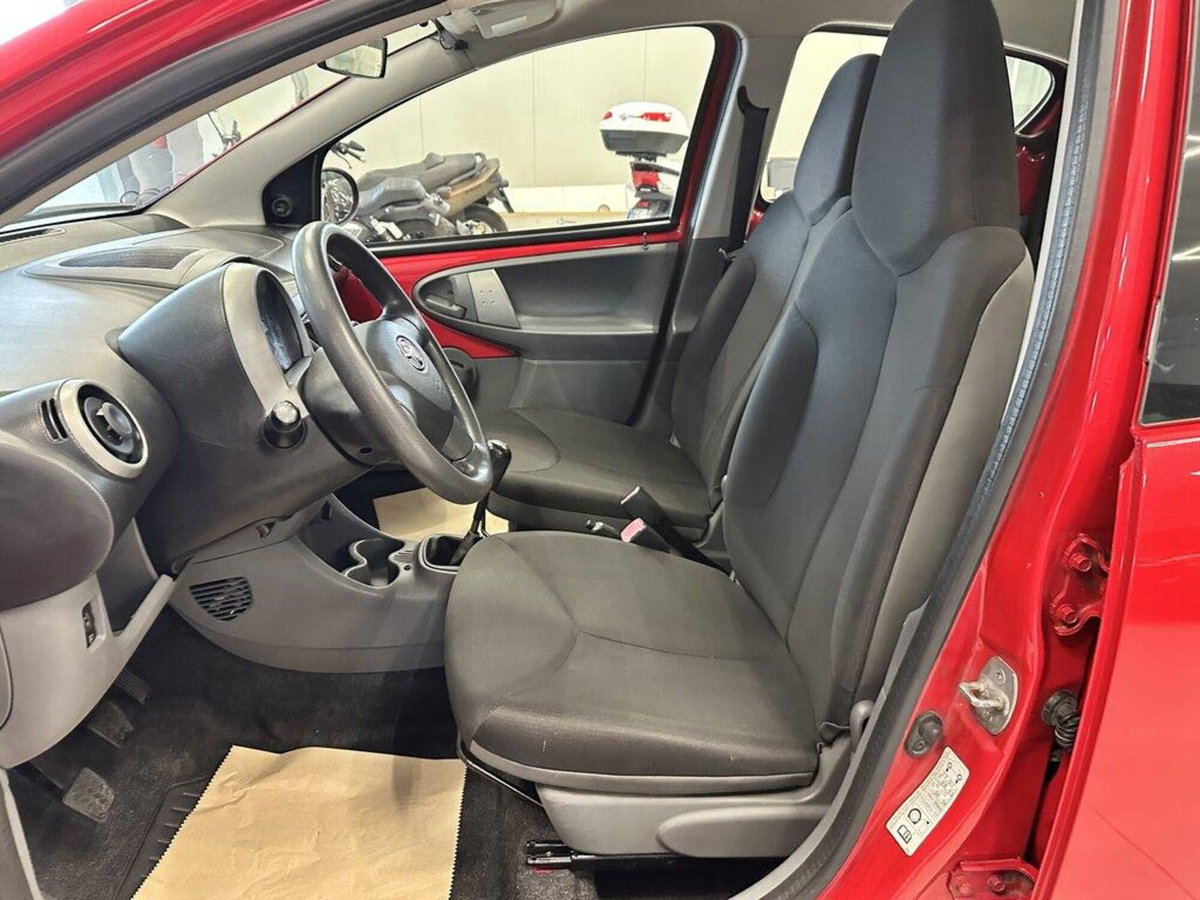 Toyota Aygo 1.0 12V VVT-i 5 porte Sol (8)