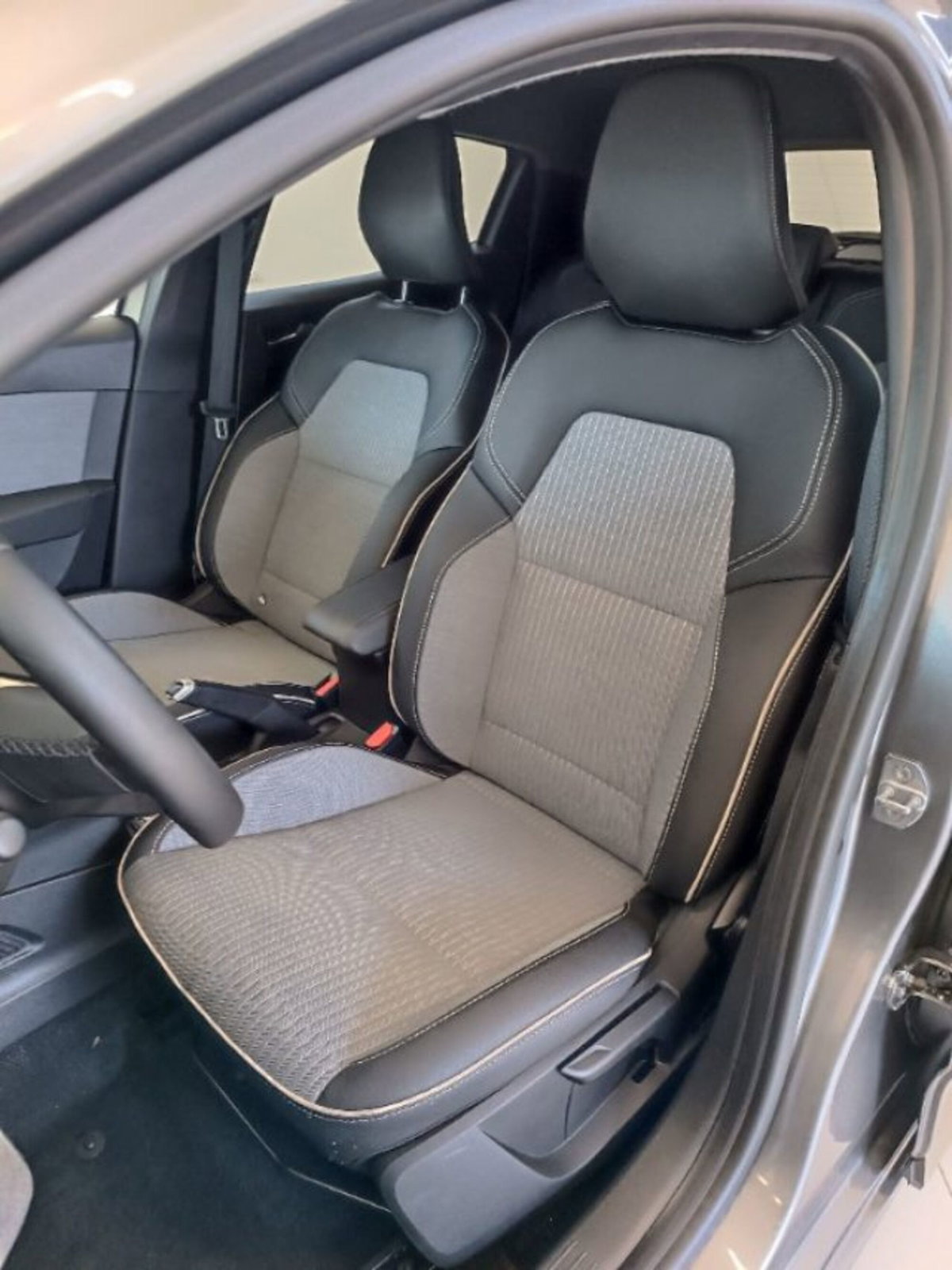 Renault Clio TCe 90 CV 5 porte Techno (14)