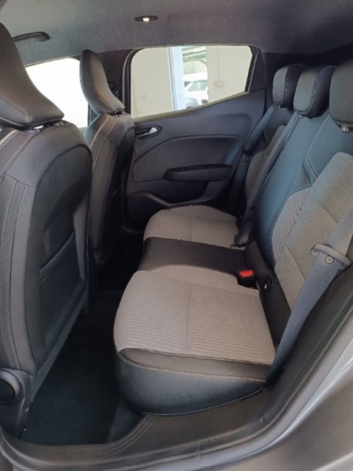 Renault Clio TCe 90 CV 5 porte Techno (16)