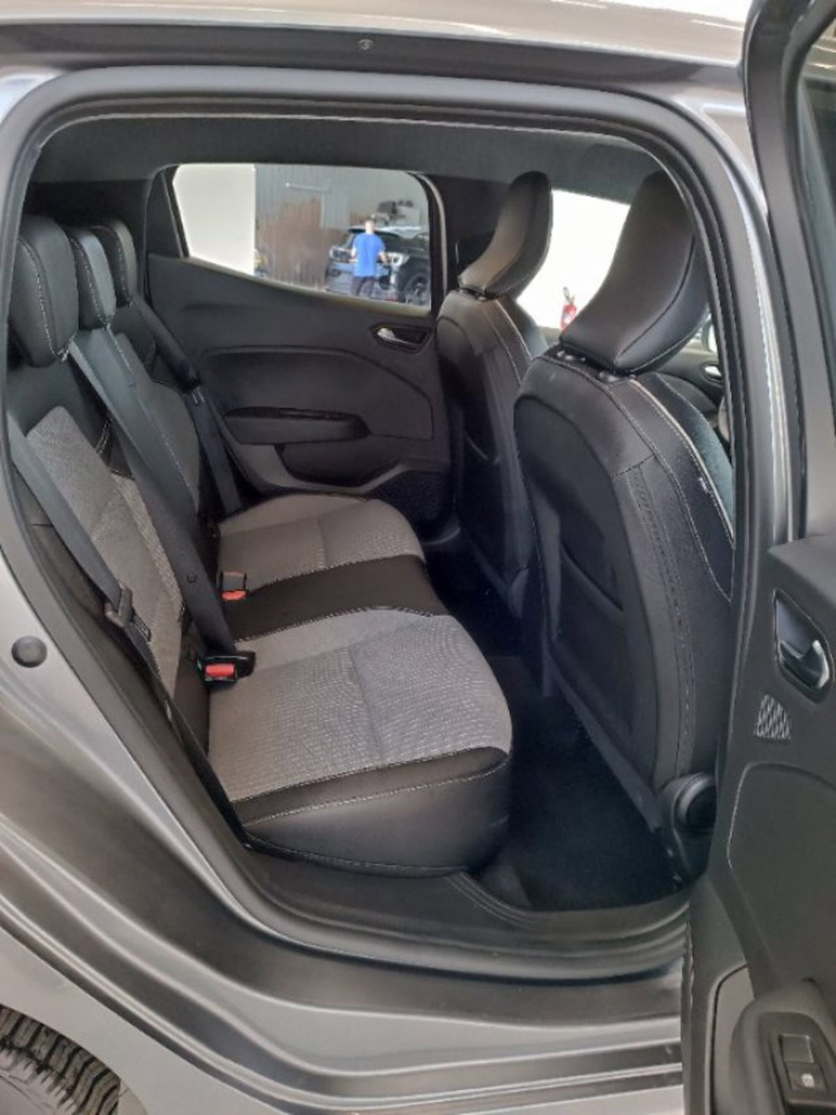 Renault Clio TCe 90 CV 5 porte Techno (17)