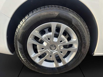 Peugeot Traveller BlueHDi 120 S&S Standard Active (19)