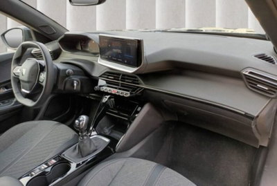 Peugeot 2008 PureTech 100 S&S Allure (8)