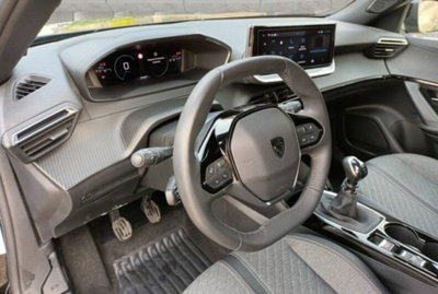 Peugeot 2008 PureTech 100 S&S Allure (9)