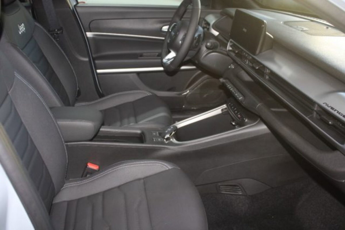 Jeep Avenger 1.2 turbo Summit fwd 100cv (7)