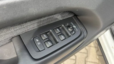 Volvo XC60 B4 automatico Core (8)