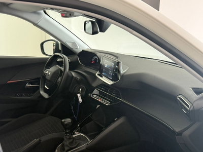 Peugeot 2008 PureTech 130 S&S Allure (6)