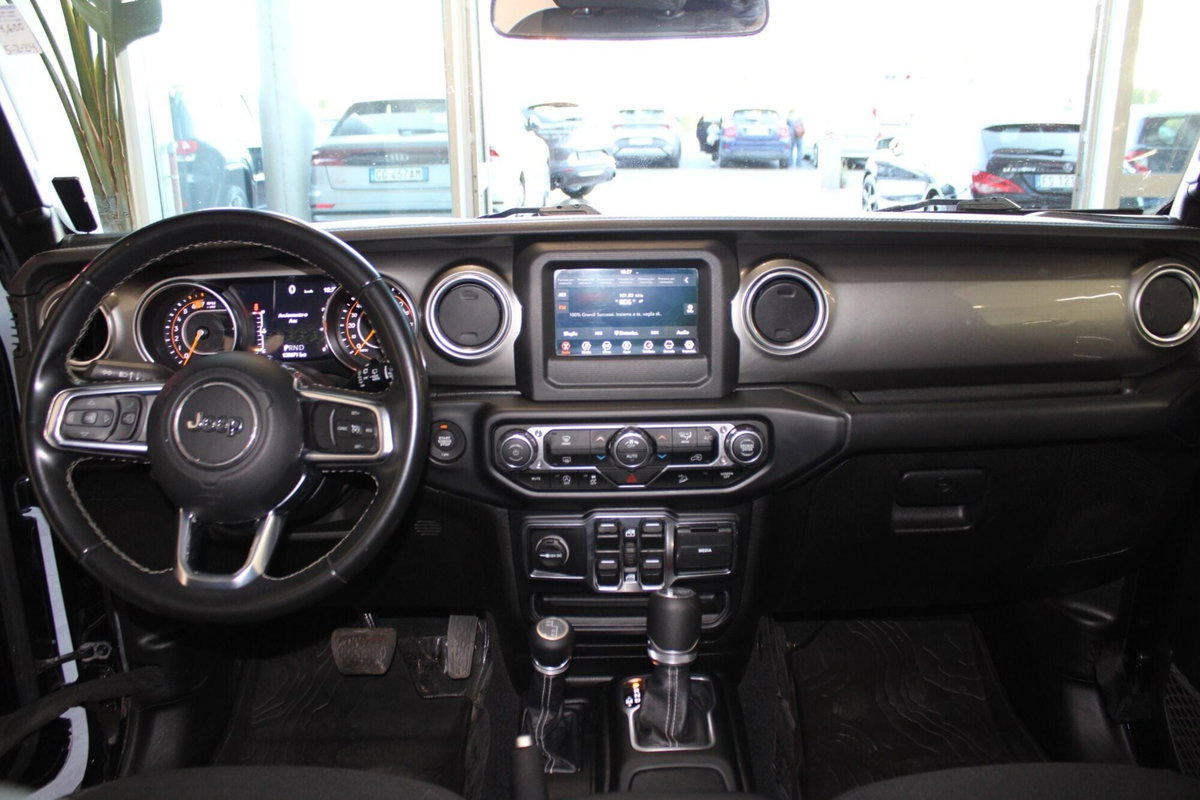 Jeep Wrangler Unlimited 2.0 Turbo Sahara (9)
