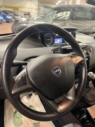 Lancia Ypsilon 1.0 FireFly 5 porte S&S Hybrid Ecochic Silver (14)