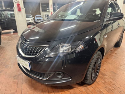 Lancia Ypsilon 1.0 FireFly 5 porte S&S Hybrid Ecochic Silver (2)