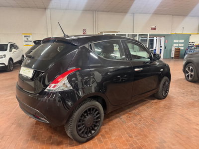 Lancia Ypsilon 1.0 FireFly 5 porte S&S Hybrid Ecochic Silver (4)