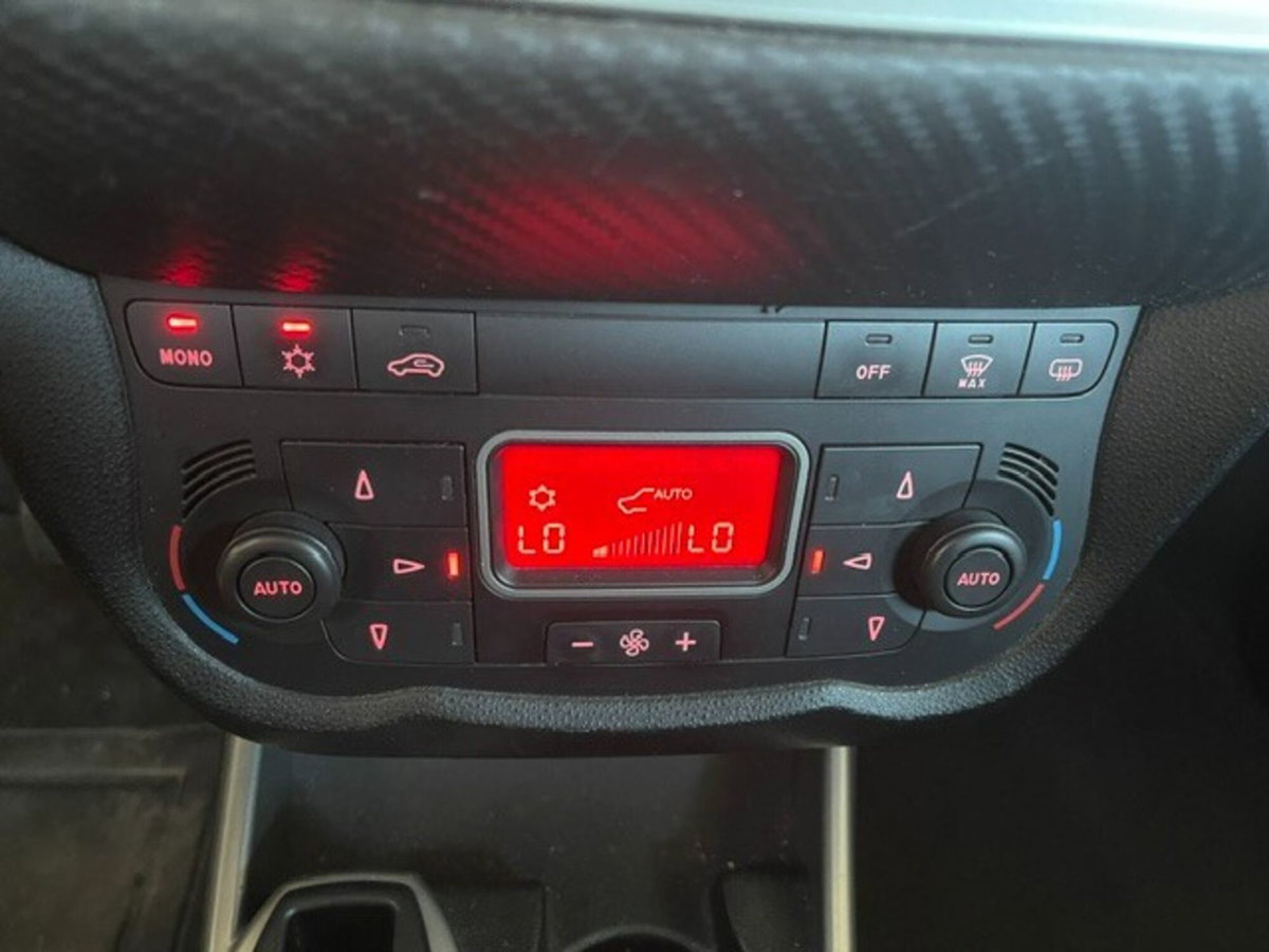 Alfa Romeo MiTo 1.4 78 CV 8V S&S Distinctive (14)