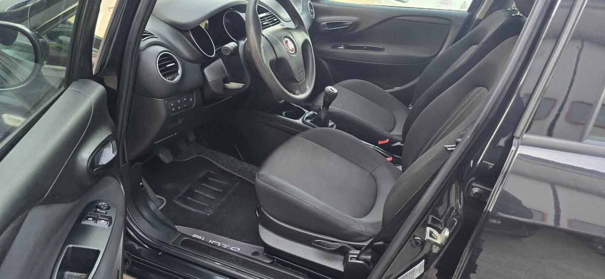 Fiat Punto 1.3 MJT II S&S 95 CV 5 porte Street (12)