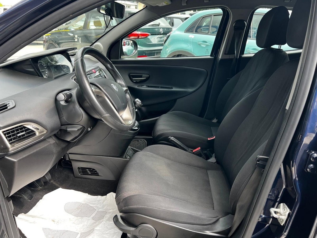 Lancia Ypsilon 1.2 69 CV 5 porte GPL Ecochic Gold (10)