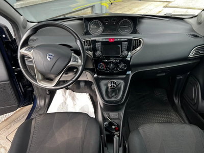 Lancia Ypsilon 1.2 69 CV 5 porte GPL Ecochic Gold (11)