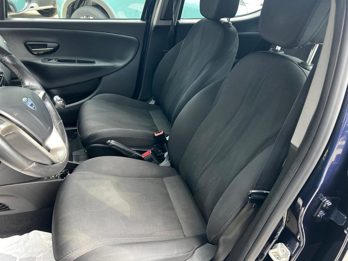 Lancia Ypsilon 1.2 69 CV 5 porte GPL Ecochic Gold (16)