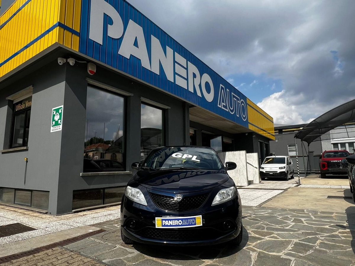 Lancia Ypsilon 1.2 69 CV 5 porte GPL Ecochic Gold (2)