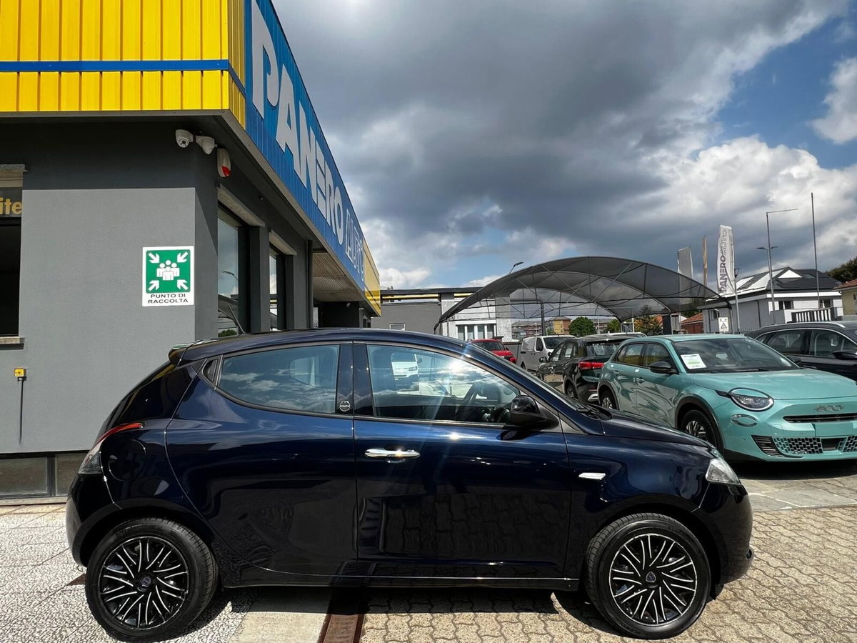 Lancia Ypsilon 1.2 69 CV 5 porte GPL Ecochic Gold (4)