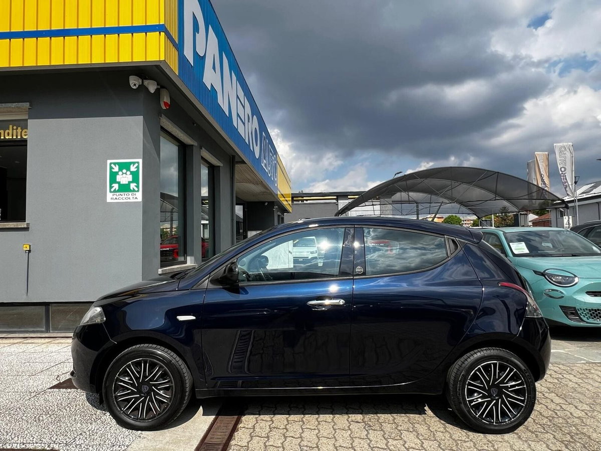 Lancia Ypsilon 1.2 69 CV 5 porte GPL Ecochic Gold (5)