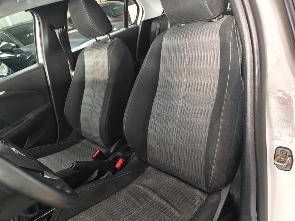 Opel Corsa 1.2 Edition (8)