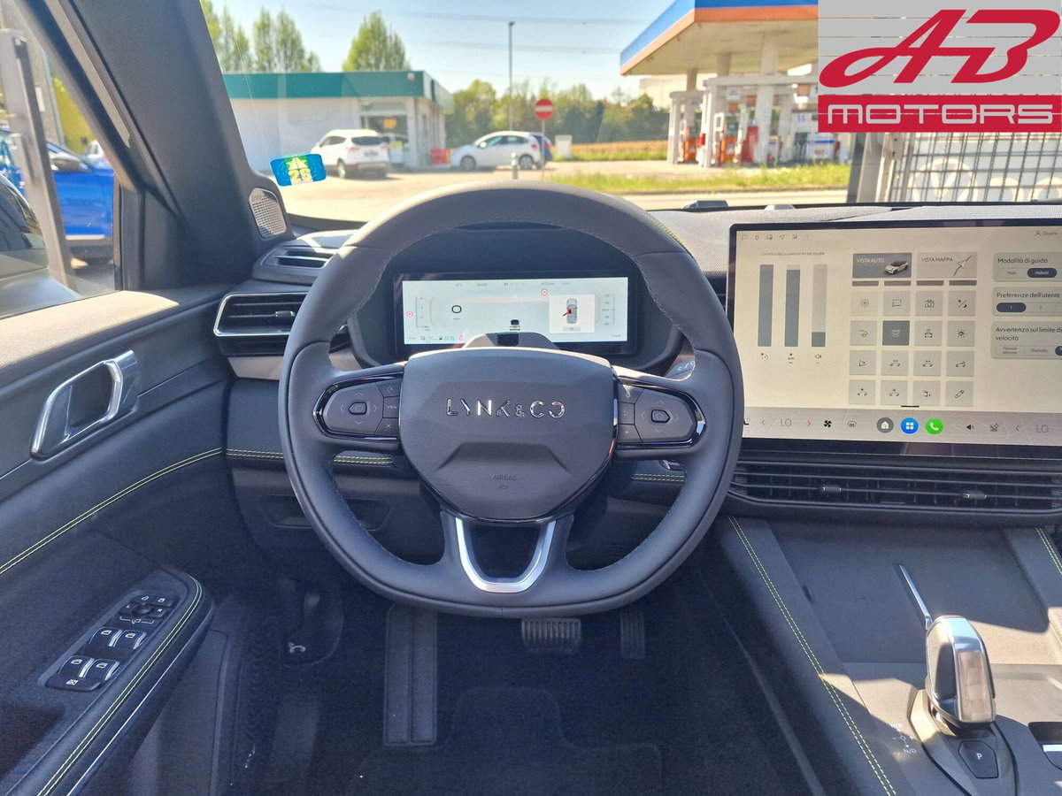 Lynk & Co 01 01 1.5 td phev More auto (12)