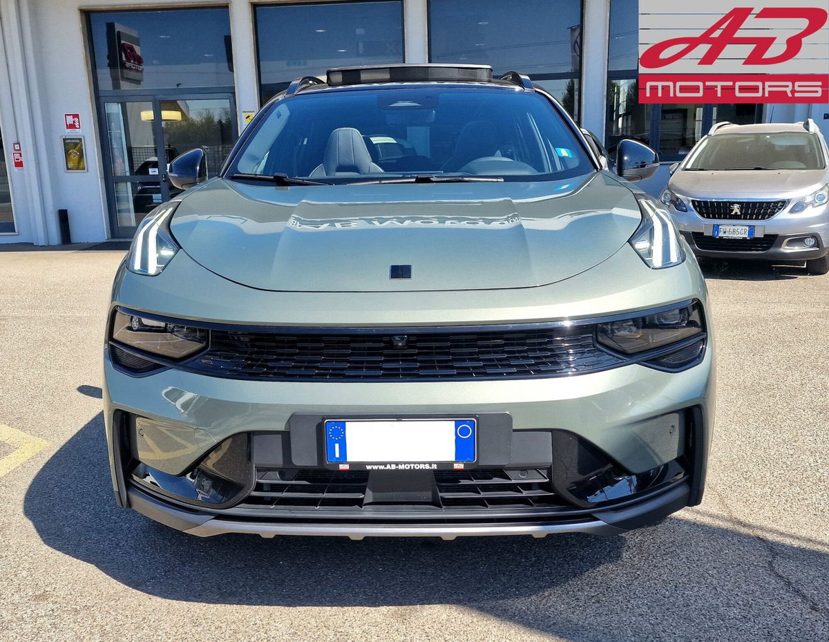 Lynk & Co 01 01 1.5 td phev More auto (2)