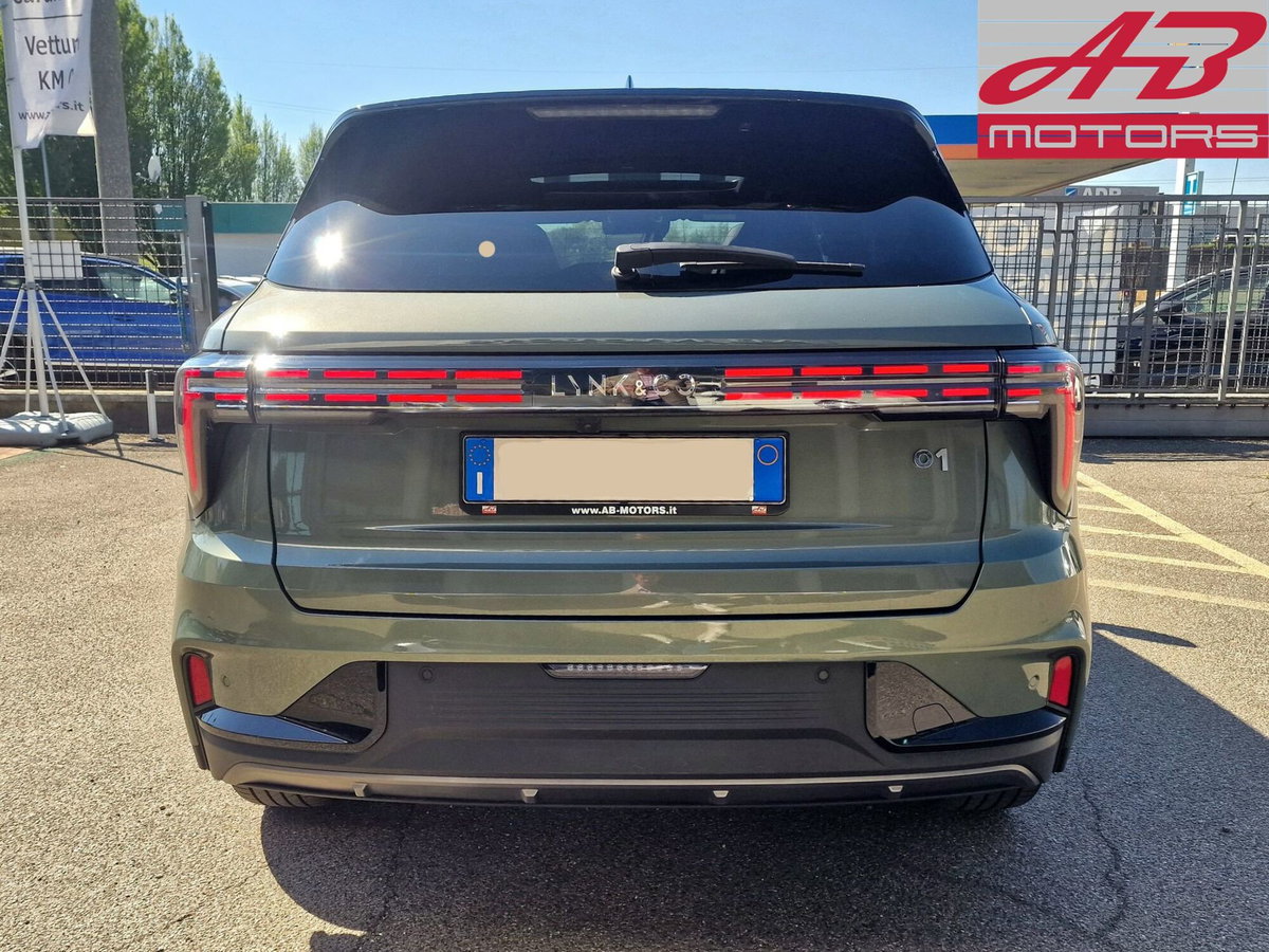 Lynk & Co 01 01 1.5 td phev More auto (6)