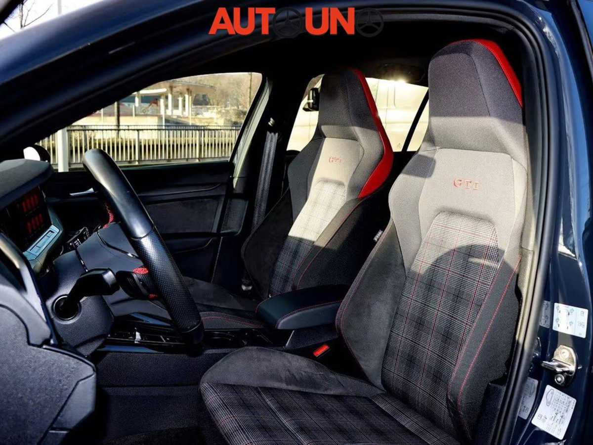 Volkswagen Golf 2.0 TSI GTI DSG (14)