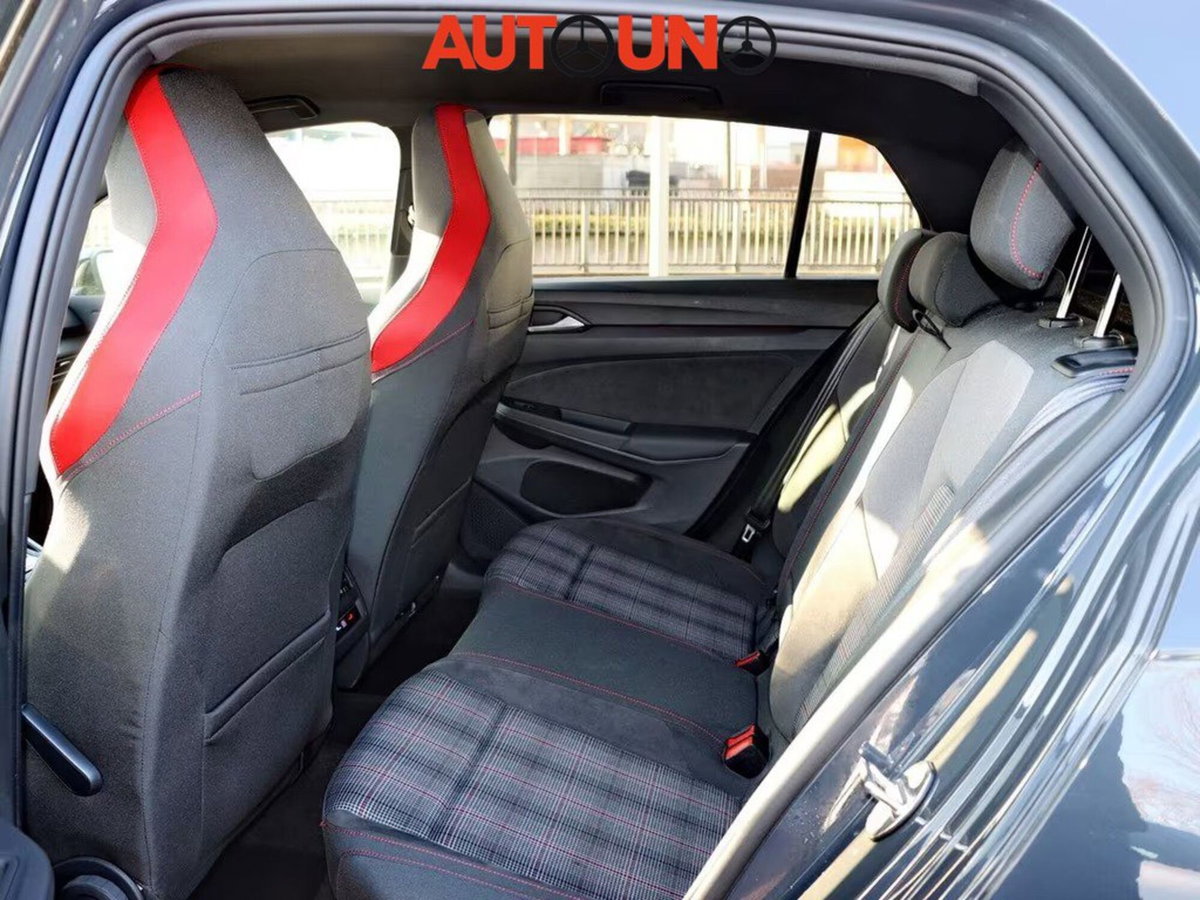Volkswagen Golf 2.0 TSI GTI DSG (6)