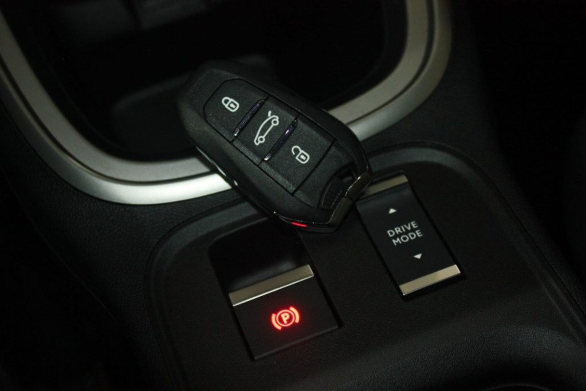Jeep Avenger full-electric Summit fwd 156cv auto (13)