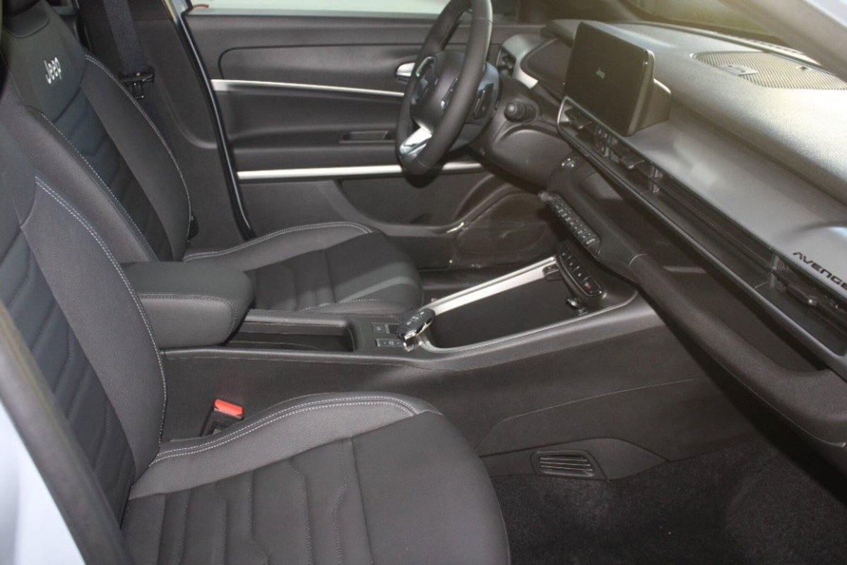 Jeep Avenger full-electric Summit fwd 156cv auto (7)