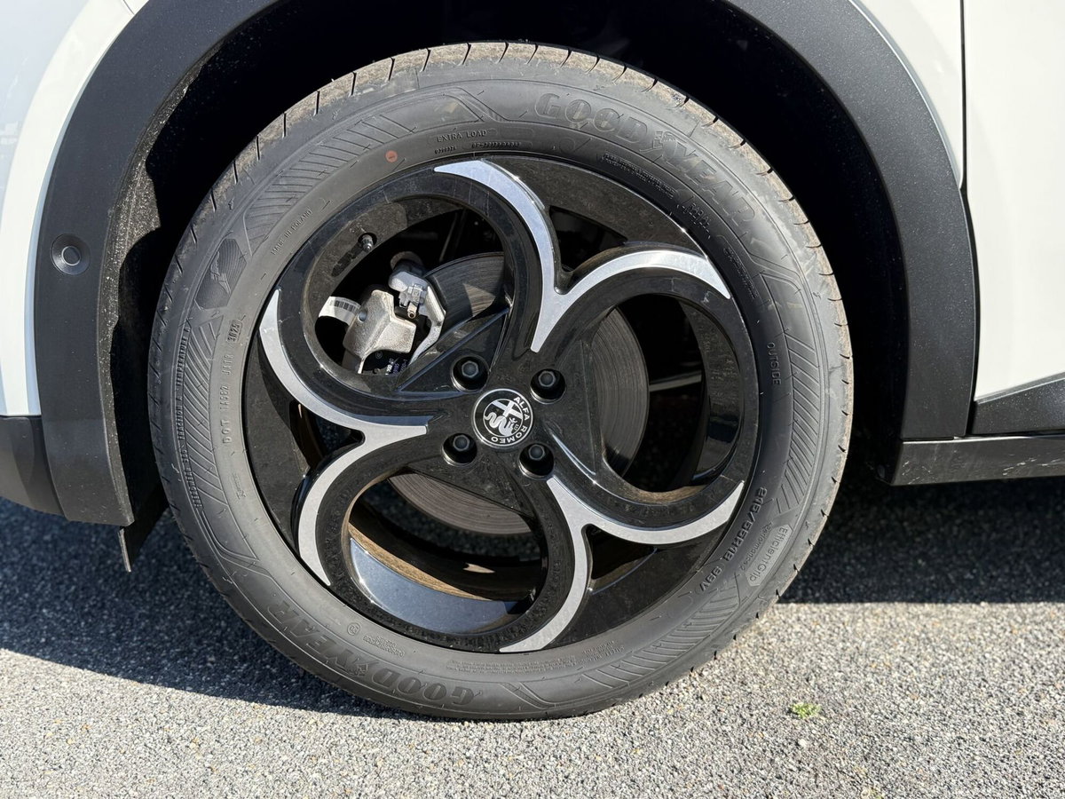 Alfa Romeo Junior 1.2 ibrida Speciale 145cv edct6 (10)
