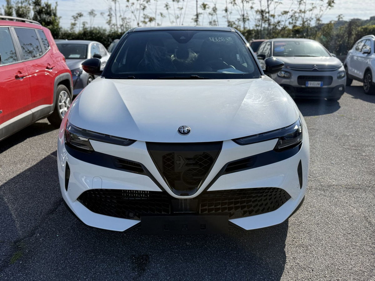 Alfa Romeo Junior 1.2 ibrida Speciale 145cv edct6 (2)