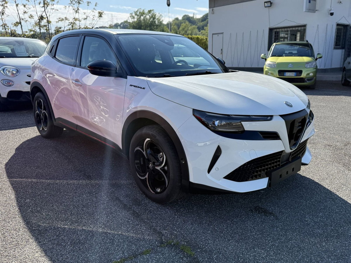 Alfa Romeo Junior 1.2 ibrida Speciale 145cv edct6 (3)