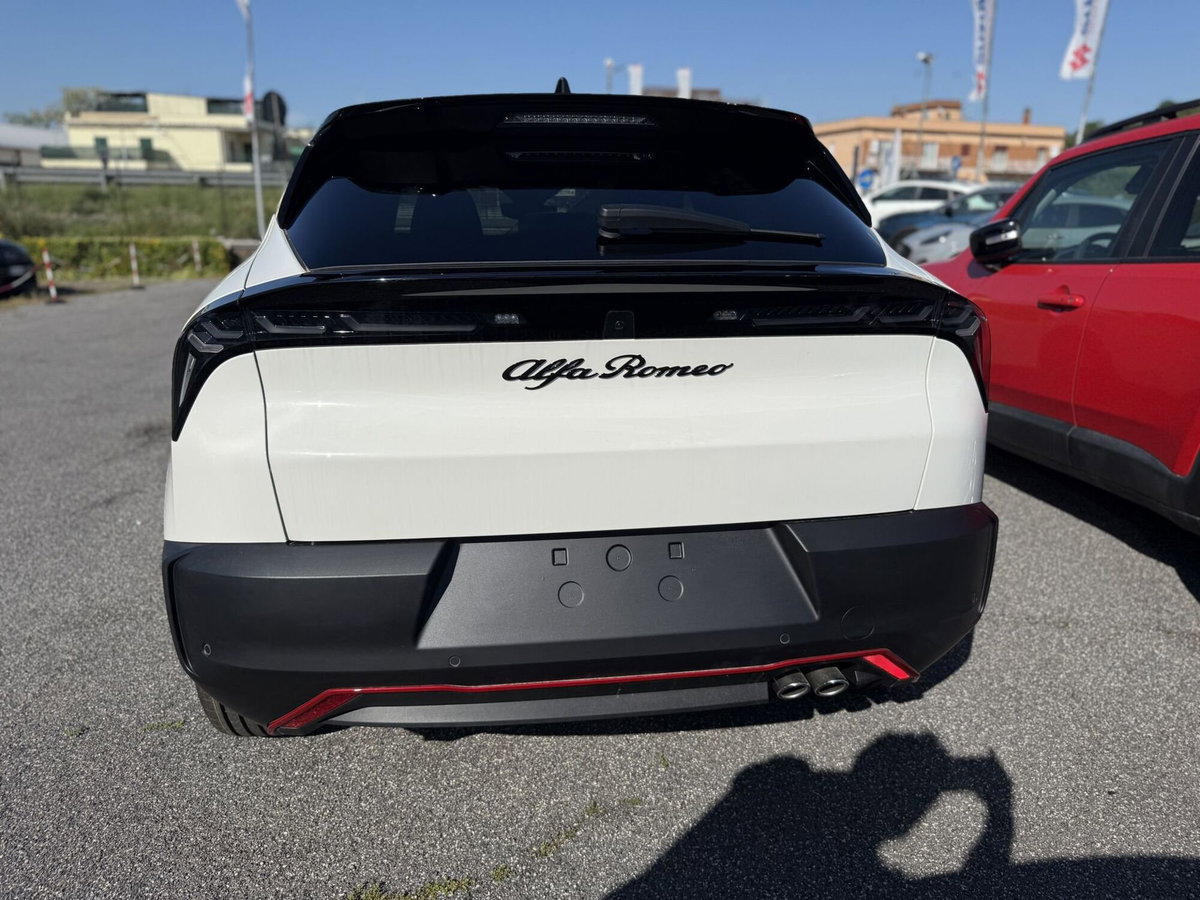 Alfa Romeo Junior 1.2 ibrida Speciale 145cv edct6 (5)