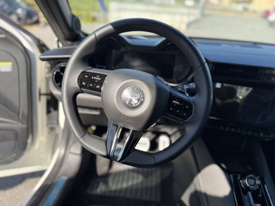 Alfa Romeo Junior 1.2 ibrida Speciale 145cv edct6 (7)