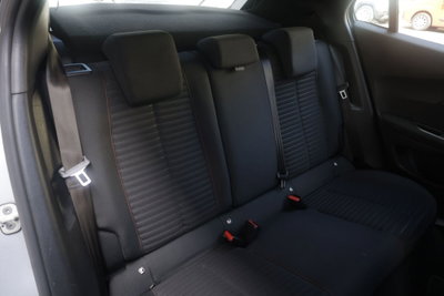 Peugeot 2008 PureTech 130 S&S EAT8 Active Pack (12)