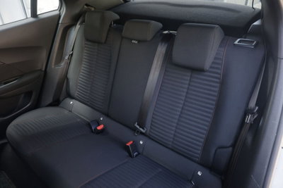 Peugeot 2008 PureTech 130 S&S EAT8 Active Pack (3)