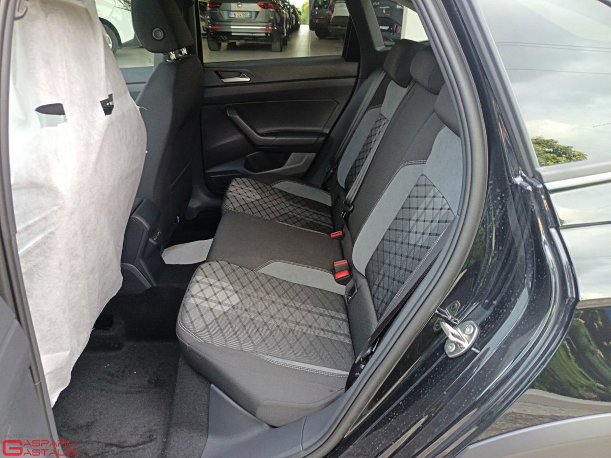 Volkswagen Taigo 1.0 tsi R-Line 115cv dsg (5)