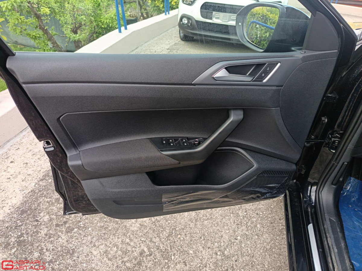 Volkswagen Taigo 1.0 tsi R-Line 115cv dsg (8)