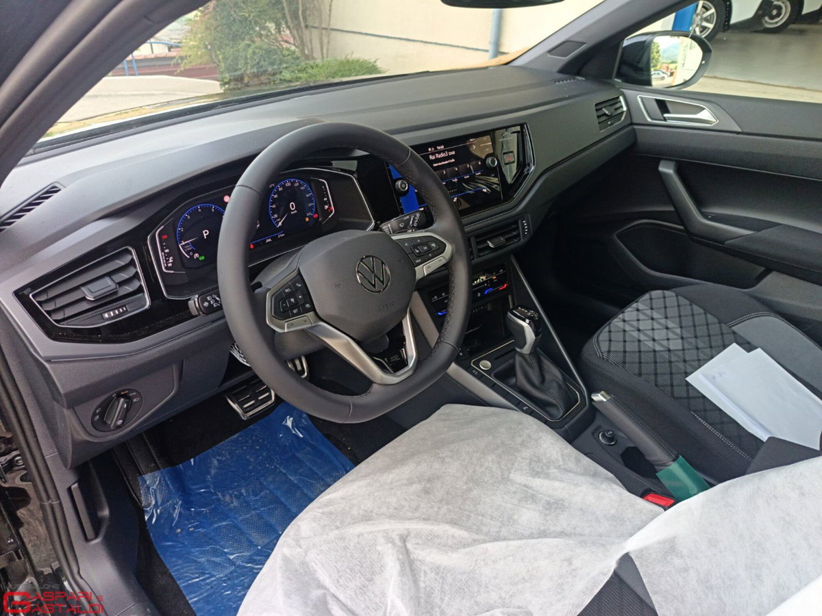 Volkswagen Taigo 1.0 tsi R-Line 115cv dsg (9)