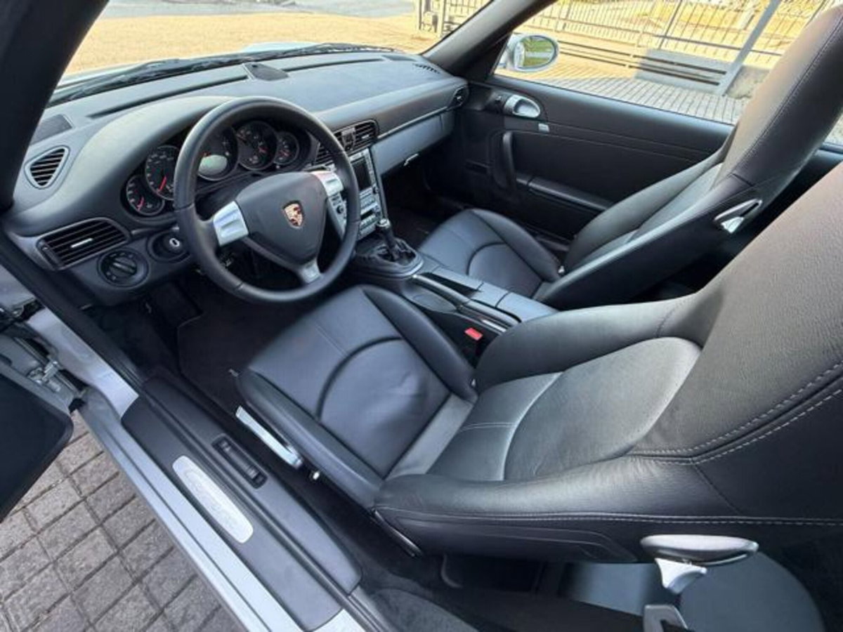 Porsche 911 Coupé Carrera 4 (8)