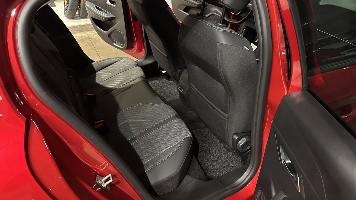 Peugeot 208 PureTech 100 Stop&Start EAT8 5 porte Allure Navi Pack (8)
